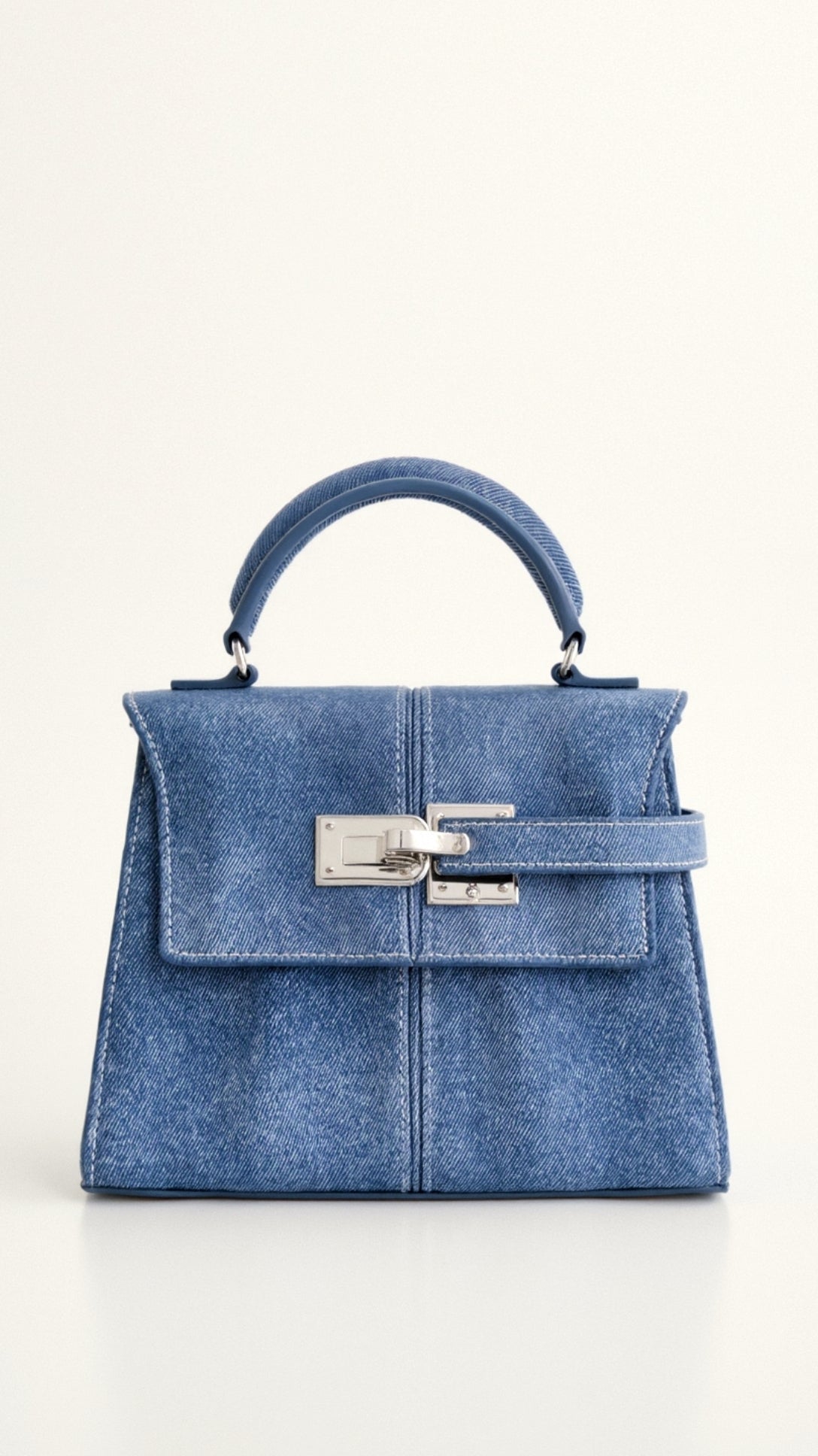 Claudia Handbag with Elegant Ribbed Handle