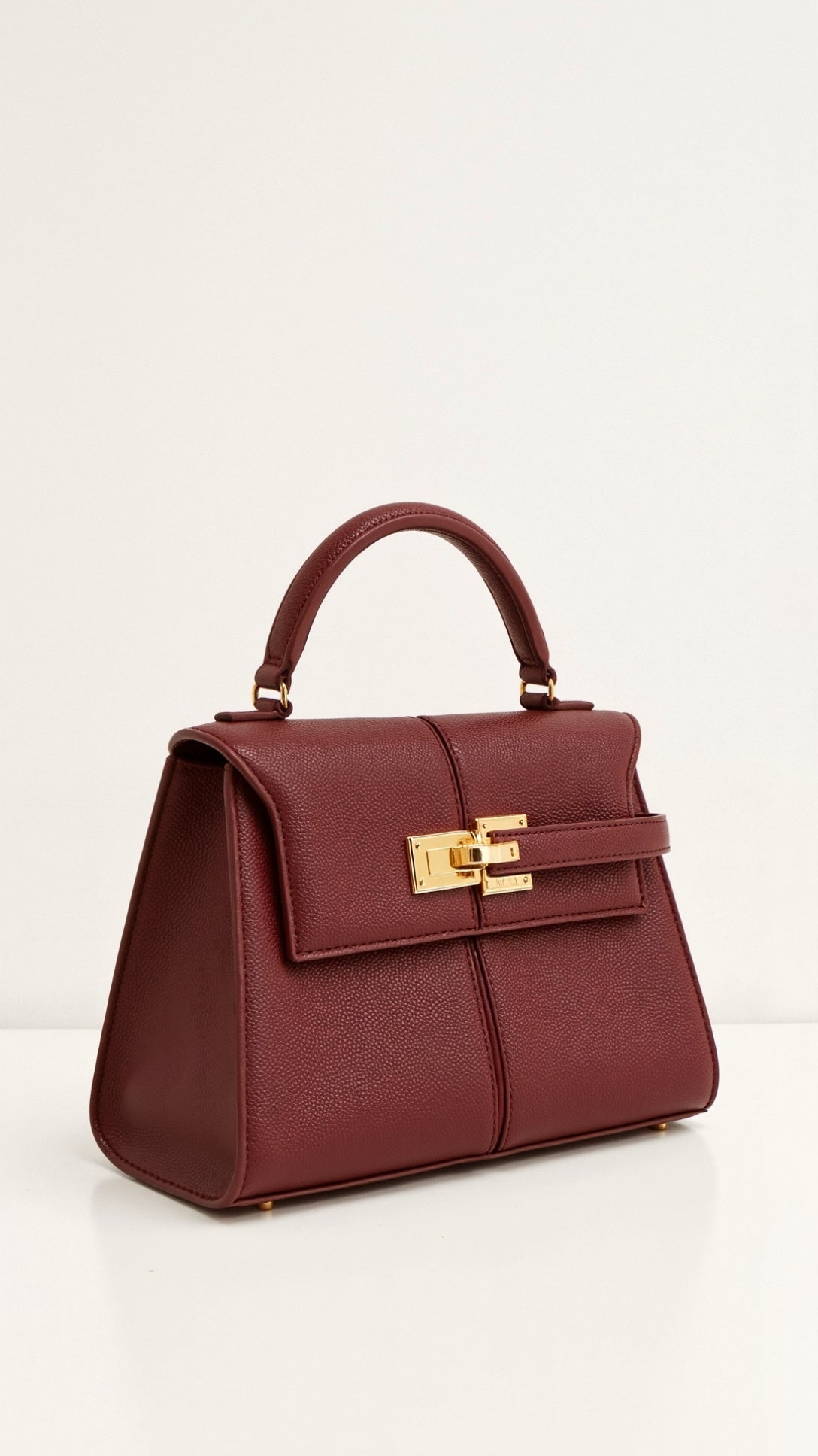 Claudia Handbag with Elegant Ribbed Handle