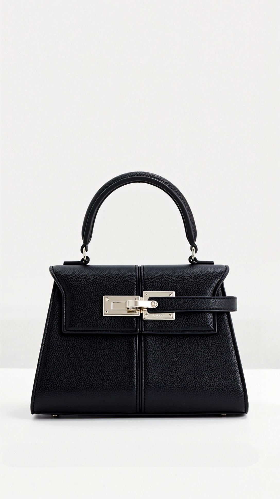 Claudia Handbag with Elegant Ribbed Handle