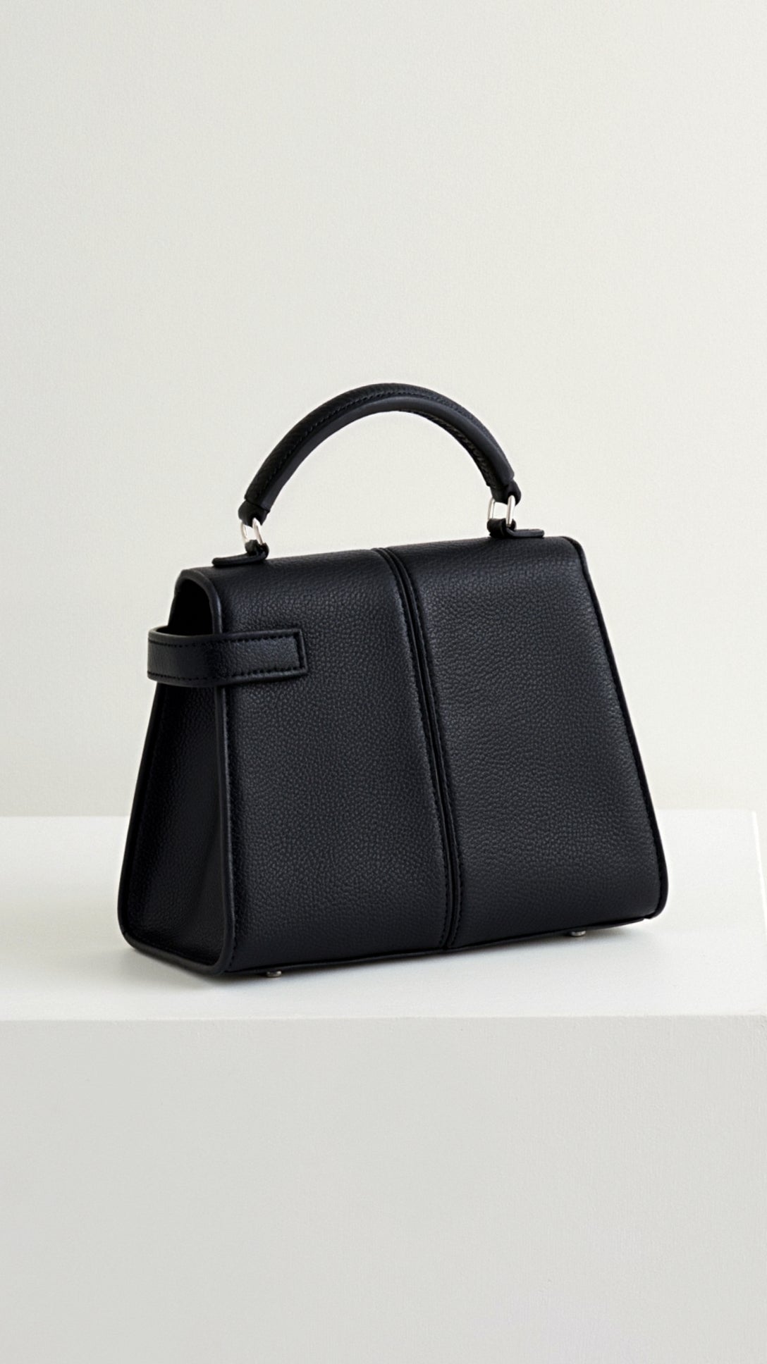 Claudia Handbag with Elegant Ribbed Handle