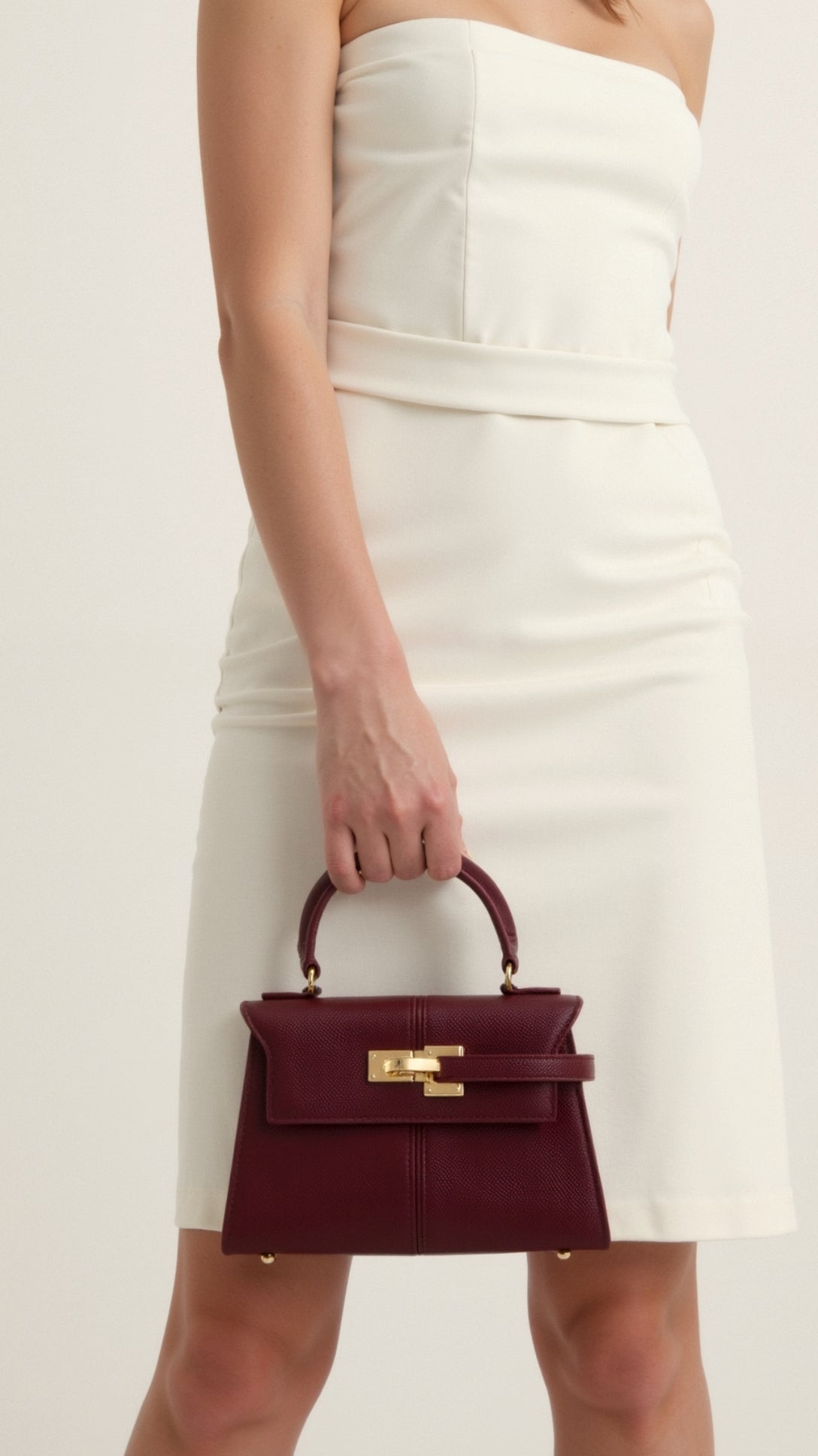 Claudia Handbag with Elegant Ribbed Handle