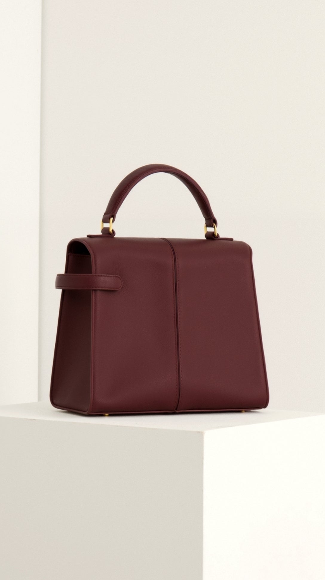 Claudia Handbag with Elegant Ribbed Handle