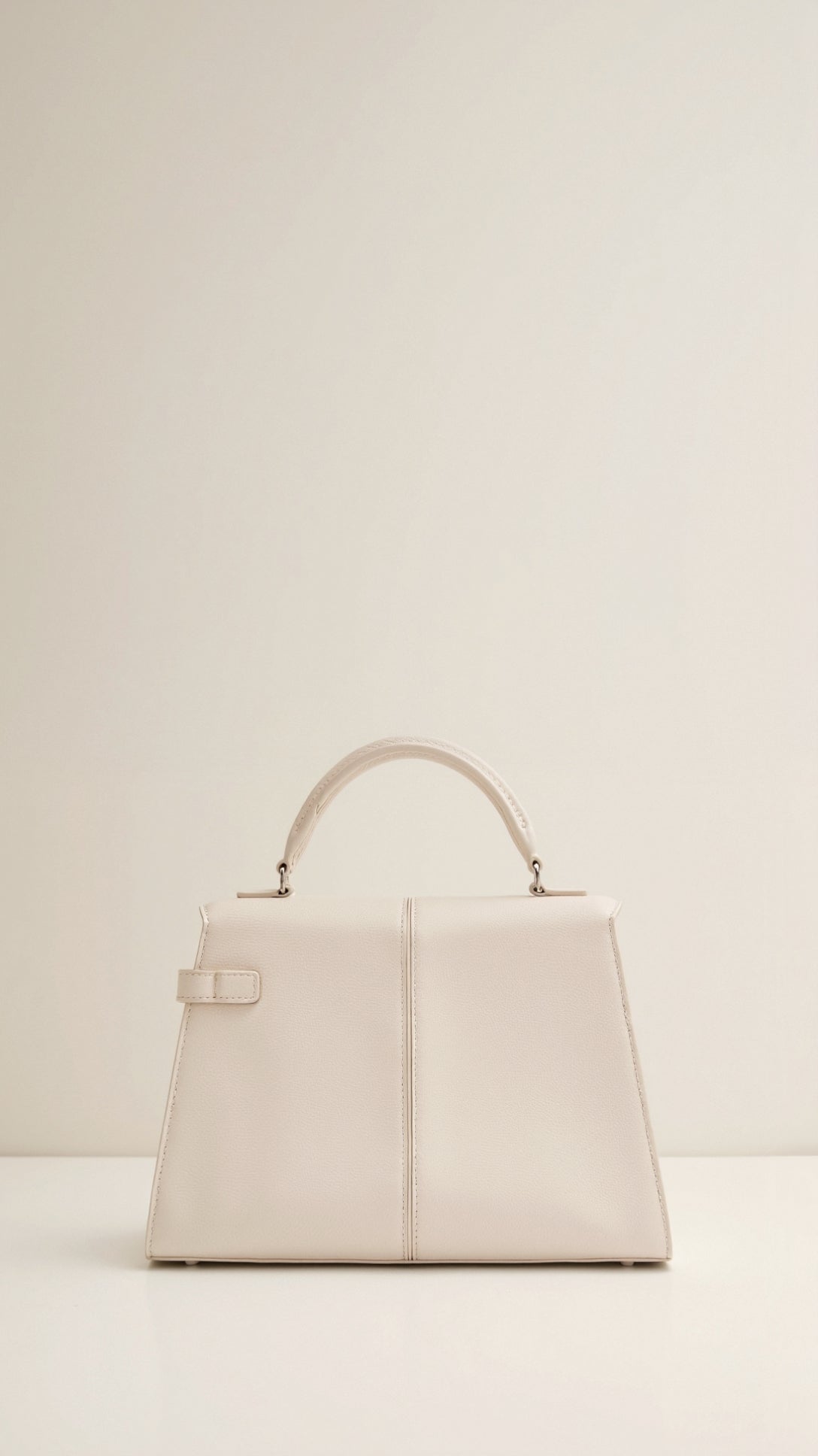 Claudia Handbag with Elegant Ribbed Handle
