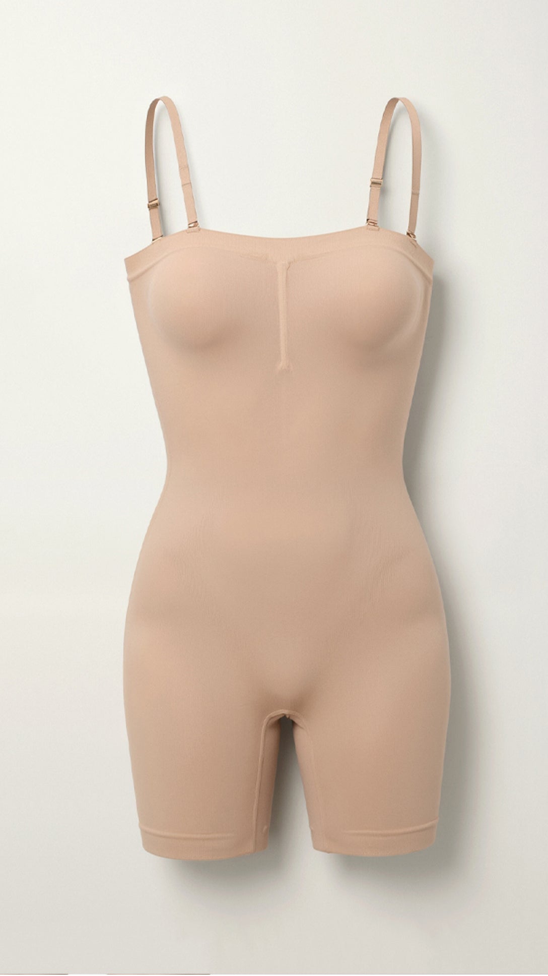 Seamless and strapless bra body for a perfect fit